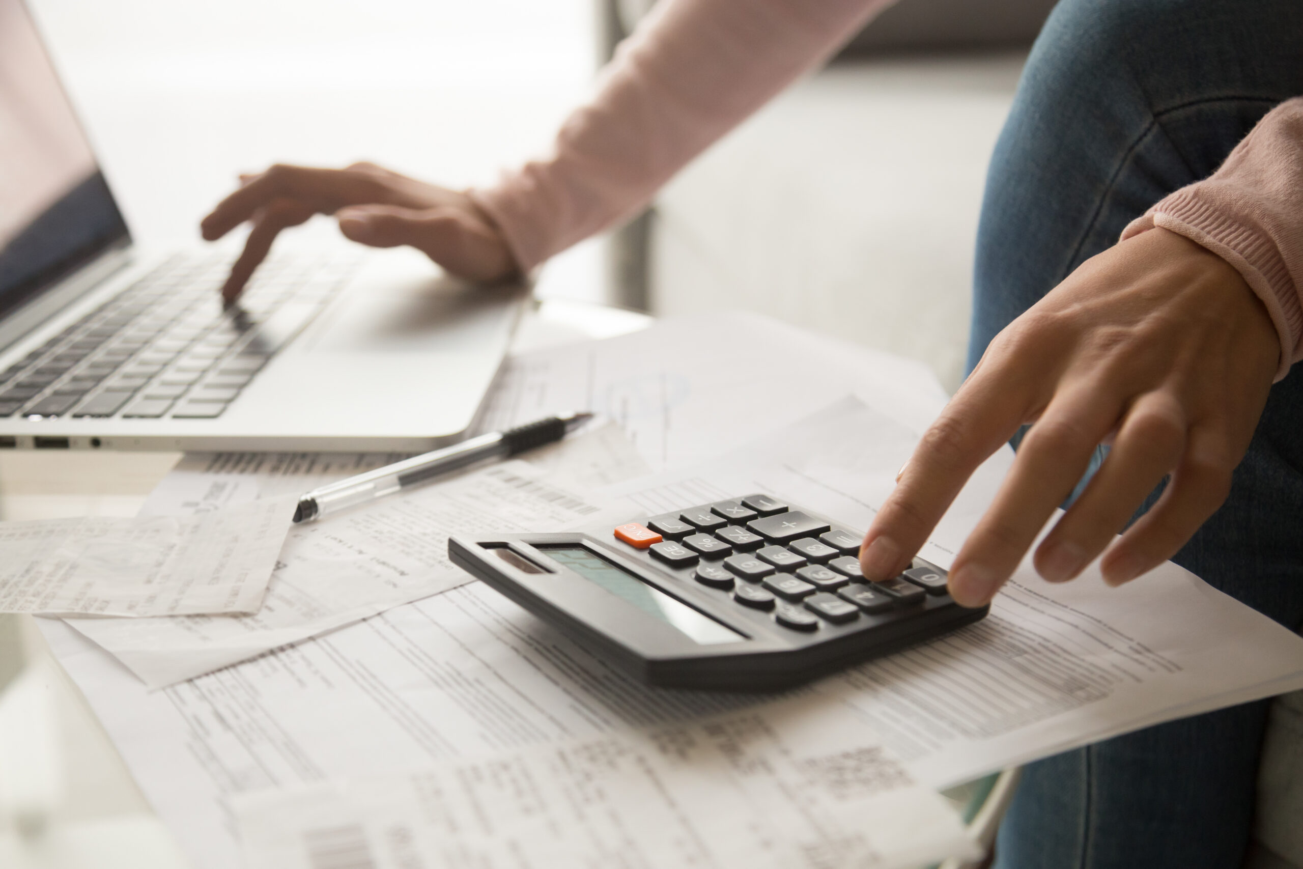 Close,Up,Cropped,Image,Young,Woman,Calculating,Monthly,Expenses„Managing